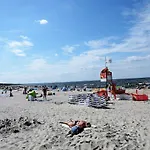 In By Sea And Vakantiehuis Dziwnówek